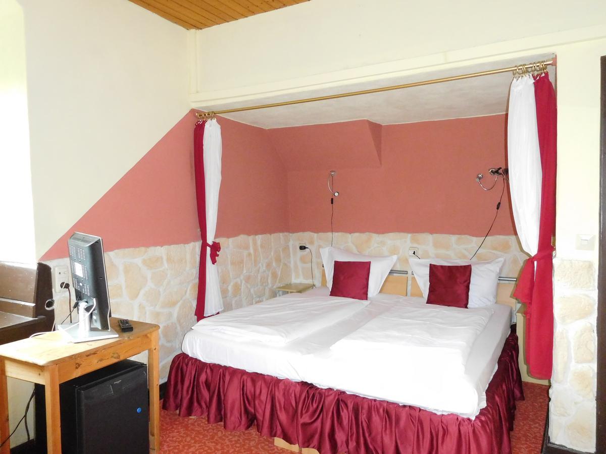 Hotel Kranenturm Бахарах Экстерьер фото