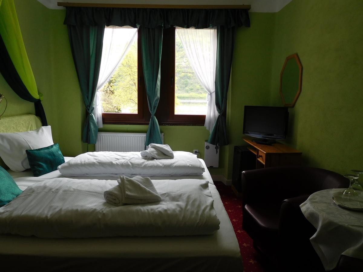 Hotel Kranenturm Бахарах Экстерьер фото