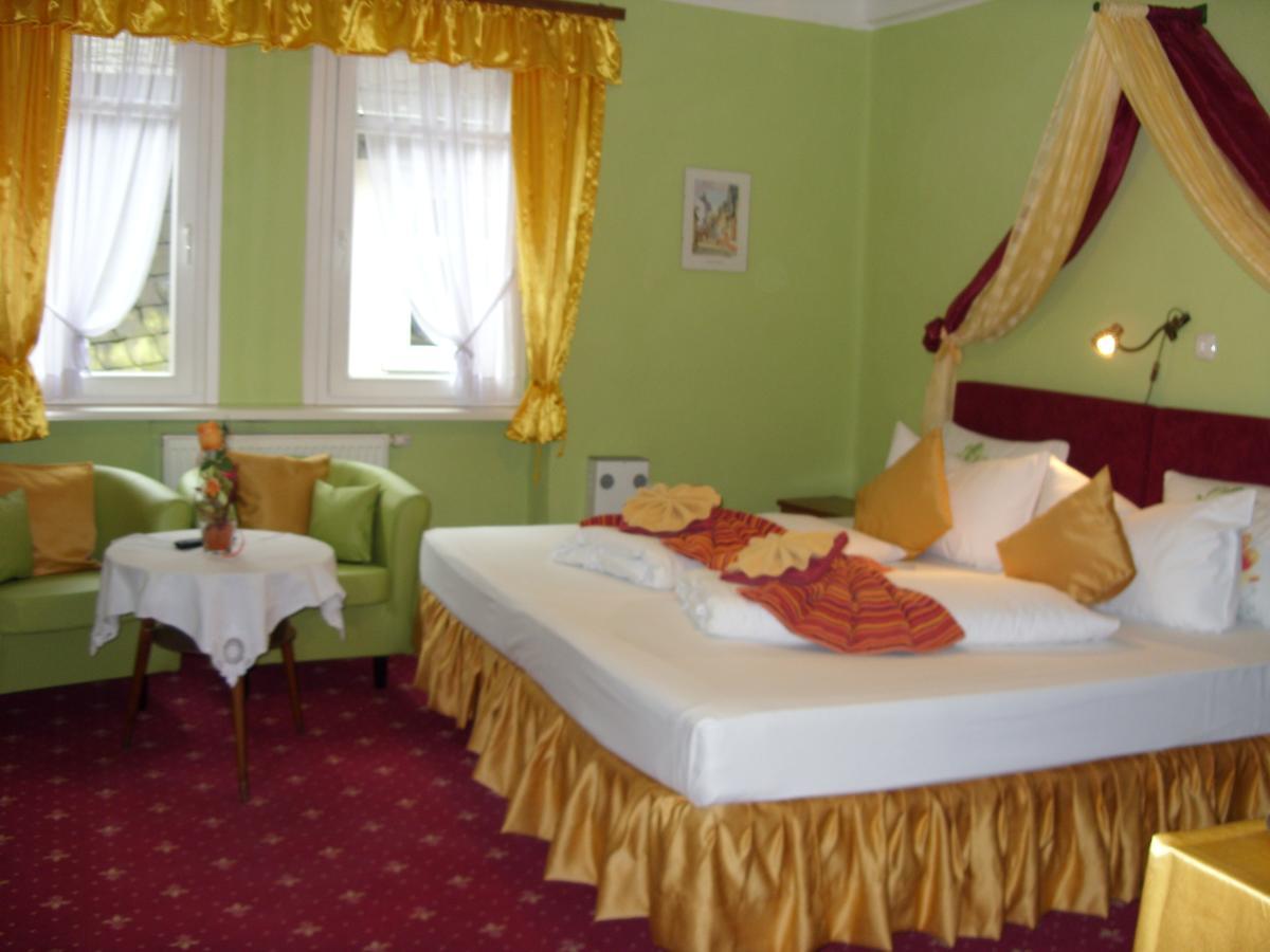 Hotel Kranenturm Бахарах Экстерьер фото